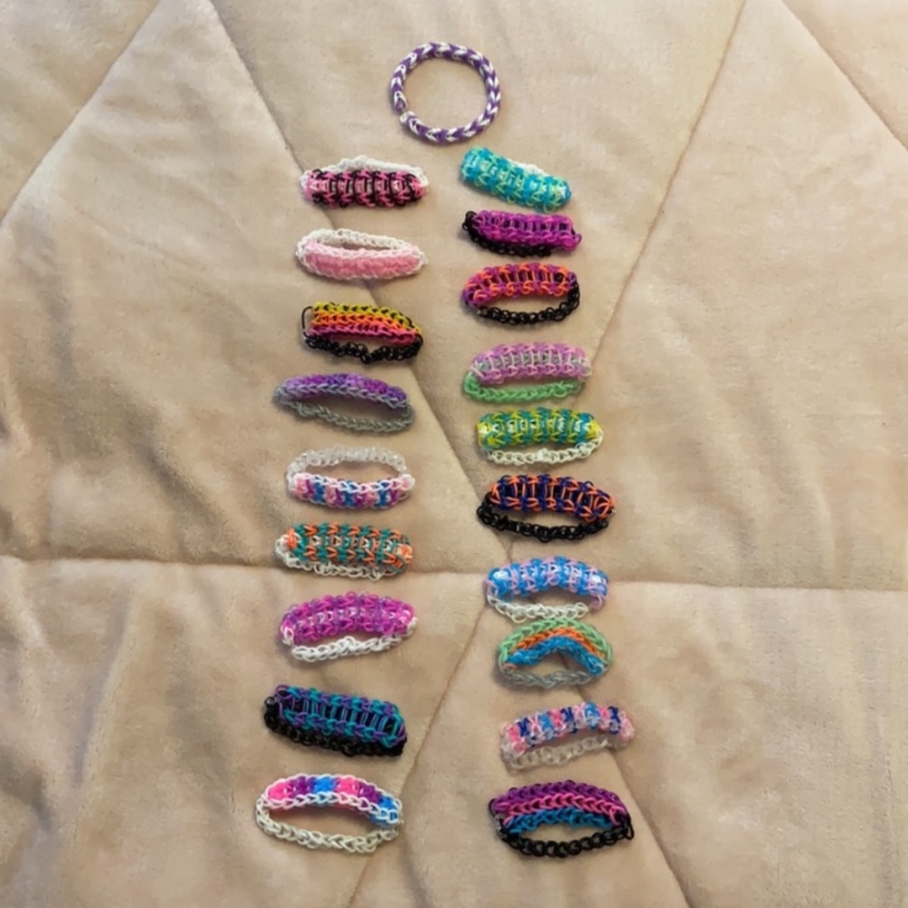 20 Rainbow loom bracelets